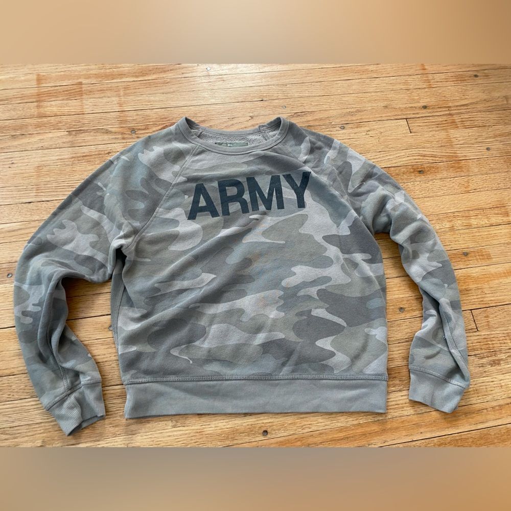 U.S. Army Camo Sweatshirt Size XS Women Crew Neck Long Sleeve